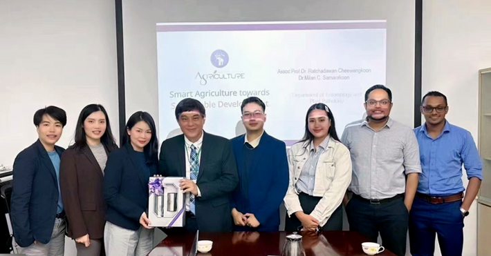 Associate Dean Prof. Ting-Hsuan Hung, Associate Prof. Hiran A. Ariyawansa, and the delegation from Chiang Mai University pose for a photo