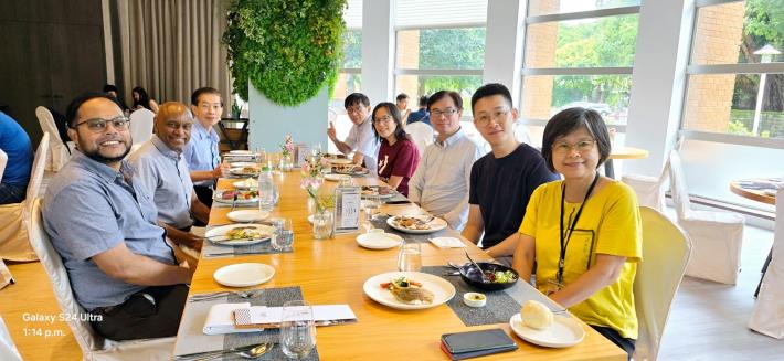 A photo of Prof. Fernando with our dept's faculty during a lunch gathering.