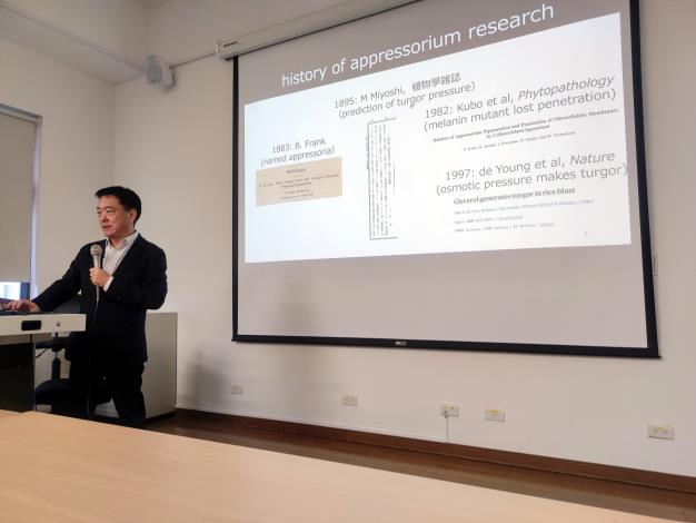 Prof. Shirasu gave a lecture titled “Learning from genomes: insights into Colletotrichum virulence.”