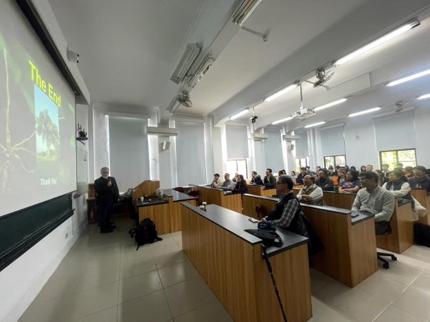 Prof. Smith delivering his lecture.