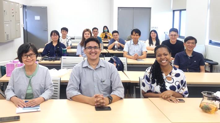 Group photo of Dr. Medeiros, experts from the World Vegetable Center, and faculty and students from NTU PPM.